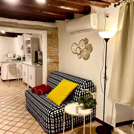 Apartamento La Casetta In Castello Centro *